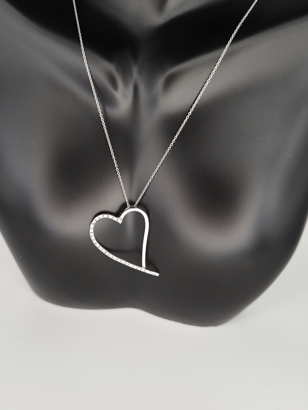 18K Asymmetrical Heart Pendant Necklace in White Gold - Picture 2 of 8